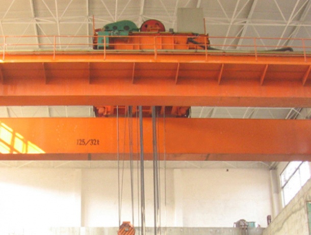 Cầu trục dầm đôi dùng móc treo kiểu QD  